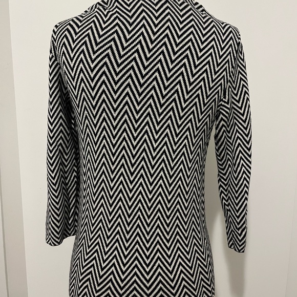 HOUNDSTOOTH CLASSIC RETRO MOSERN SWEATER MINIMAL DESIGN / BLACK & WHITE - Picture 2 of 4